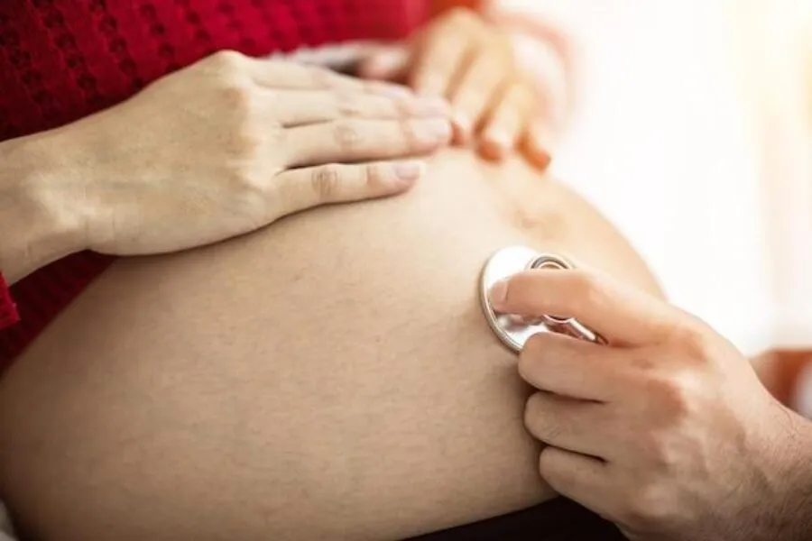Ile dni po stosunku można potwierdzić ciążę? Dowiedz się, kiedy wykonać test ciążowy.